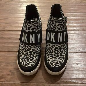 DKNY Size 7.5 Cosmo Wedge Black and White Sneakers